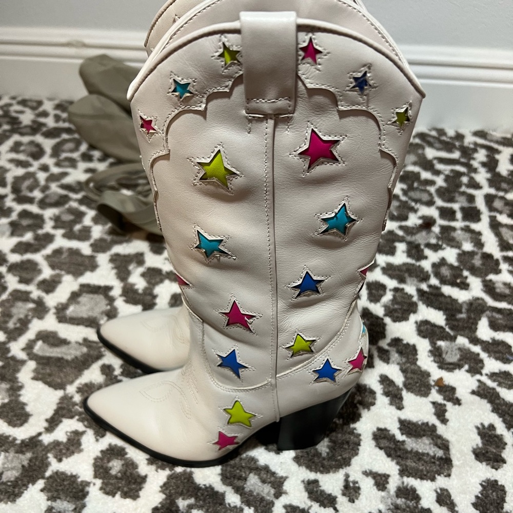 Size 6 cowboy boots- Steve Madden